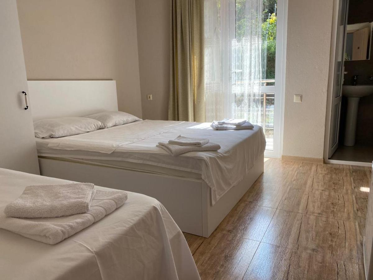 Nira Hotel Gonio Buitenkant foto